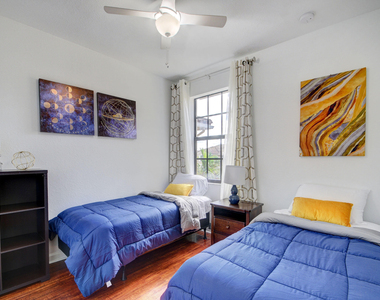 10342 Wellington Parc Drive - Photo Thumbnail 25