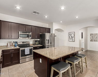 15866 N 76th Avenue - Photo Thumbnail 26