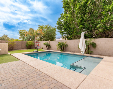 15866 N 76th Avenue - Photo Thumbnail 2