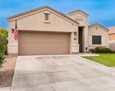 15866 N 76th Avenue - Photo Thumbnail 43