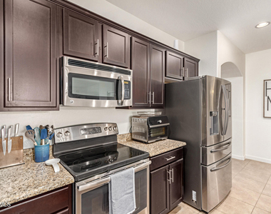 15866 N 76th Avenue - Photo Thumbnail 25