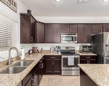 15866 N 76th Avenue - Photo Thumbnail 8