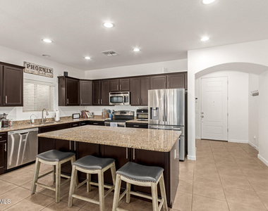 15866 N 76th Avenue - Photo Thumbnail 7