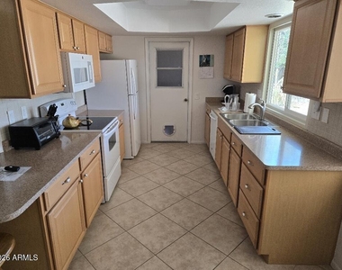 10838 W Acacia Drive - Photo Thumbnail 6