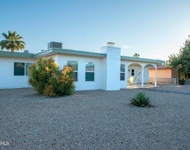 10838 W Acacia Drive - Photo Thumbnail 14