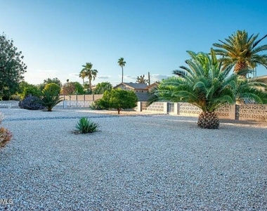 10838 W Acacia Drive - Photo Thumbnail 13