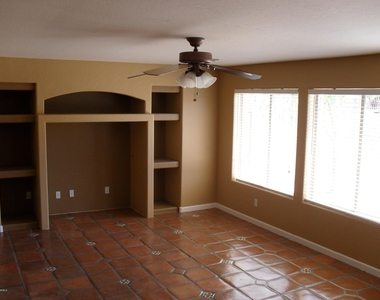 6423 W Villa Linda Drive - Photo Thumbnail 3
