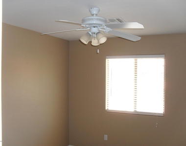 6423 W Villa Linda Drive - Photo Thumbnail 7