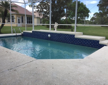 557 Sw New Castle Cove - Photo Thumbnail 14