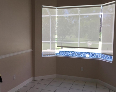 557 Sw New Castle Cove - Photo Thumbnail 10