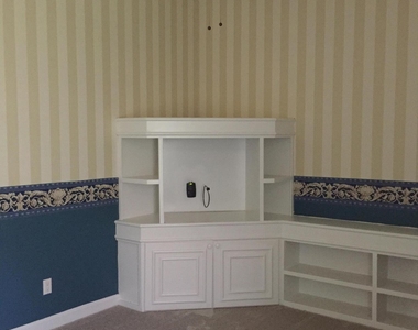 557 Sw New Castle Cove - Photo Thumbnail 8