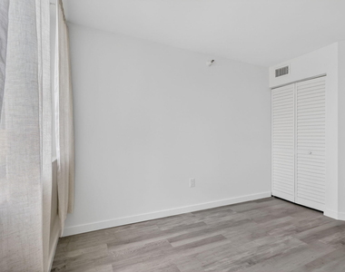 103 Yacht Club Way - Photo Thumbnail 23