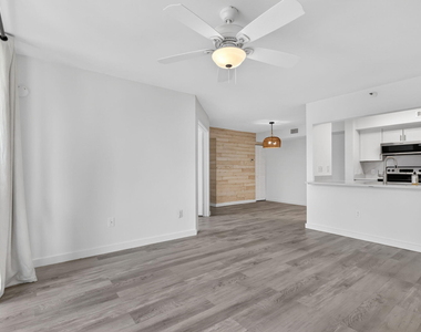 103 Yacht Club Way - Photo Thumbnail 9
