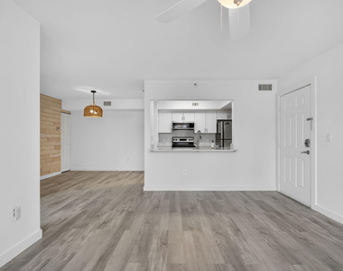103 Yacht Club Way - Photo Thumbnail 10