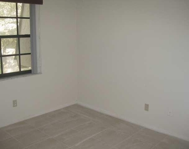 3665 Nw 94th Avenue - Photo Thumbnail 5
