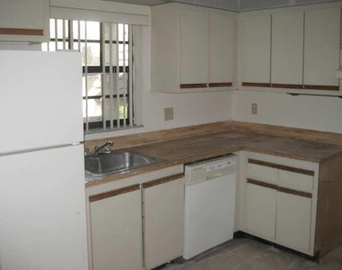 3665 Nw 94th Avenue - Photo Thumbnail 3