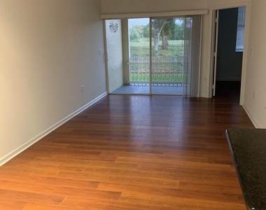 2080 Greenview Shores Boulevard - Photo Thumbnail 3