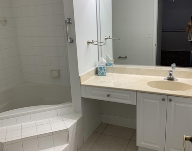 2080 Greenview Shores Boulevard - Photo Thumbnail 6