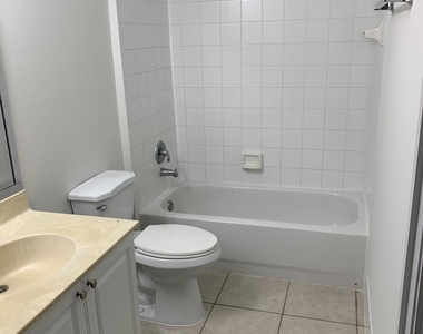 2080 Greenview Shores Boulevard - Photo Thumbnail 7