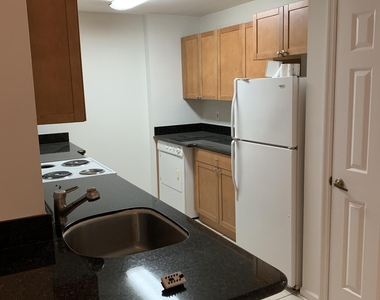2080 Greenview Shores Boulevard - Photo Thumbnail 2