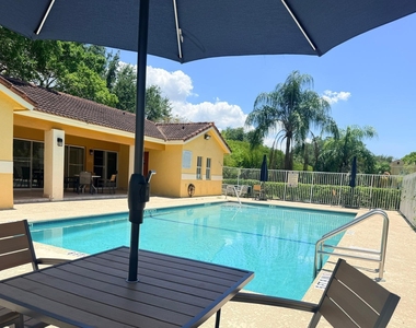 3832 Nw 90th Avenue - Photo Thumbnail 2