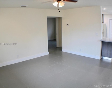 719 Sw 7th Street - Photo Thumbnail 2