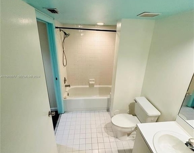 4730 Sw 62nd Way - Photo Thumbnail 12