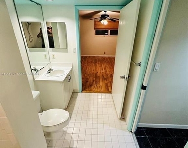 4730 Sw 62nd Way - Photo Thumbnail 11
