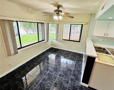 4730 Sw 62nd Way - Photo Thumbnail 2