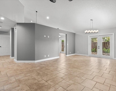 1714 Shoreside Circle - Photo Thumbnail 2