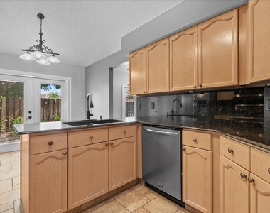 1714 Shoreside Circle - Photo Thumbnail 7