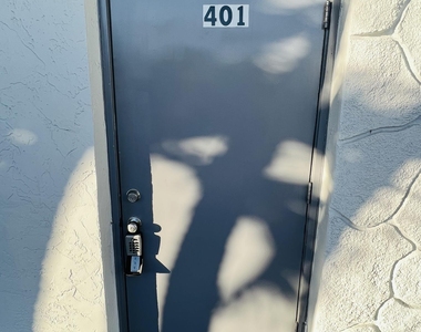 510 24th Avenue N - Photo Thumbnail 2