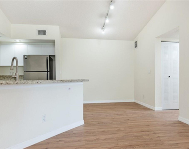 417 Vista Isles Drive - Photo Thumbnail 6