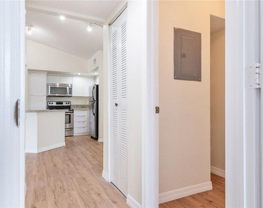 417 Vista Isles Drive - Photo Thumbnail 21