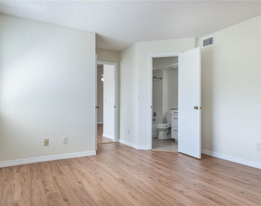 417 Vista Isles Drive - Photo Thumbnail 13