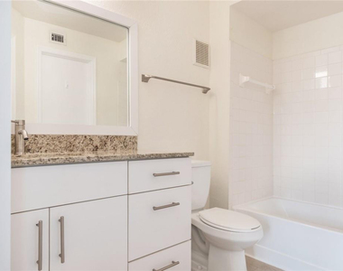 417 Vista Isles Drive - Photo Thumbnail 18