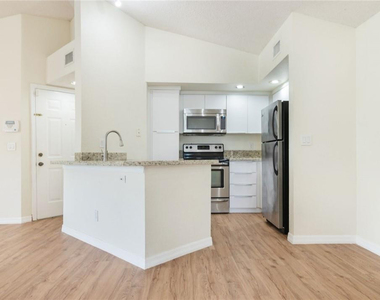 417 Vista Isles Drive - Photo Thumbnail 7