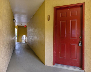 417 Vista Isles Drive - Photo Thumbnail 3