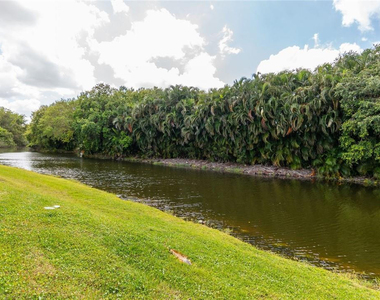 417 Vista Isles Drive - Photo Thumbnail 2