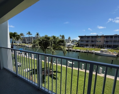 110 Shore Court - Photo Thumbnail 4