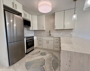 110 Shore Court - Photo Thumbnail 5