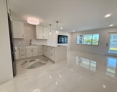 110 Shore Court - Photo Thumbnail 2