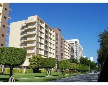 17500 N Bay Road - Photo Thumbnail 12