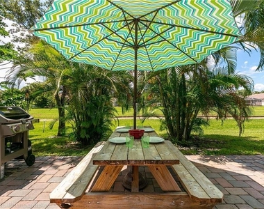 7610 Pinewalk Drive S - Photo Thumbnail 3