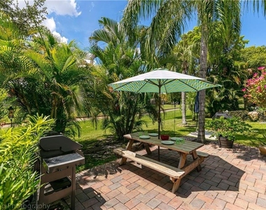 7610 Pinewalk Drive S - Photo Thumbnail 2