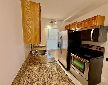 601 Ne 29th Drive - Photo Thumbnail 1