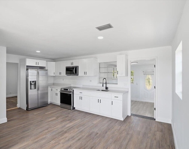270 Sw 10th Avenue - Photo Thumbnail 6
