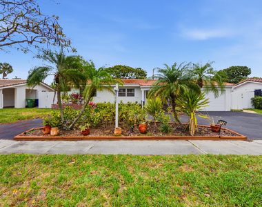 2120 Ne 62nd Court - Photo Thumbnail 4