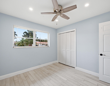 2120 Ne 62nd Court - Photo Thumbnail 14