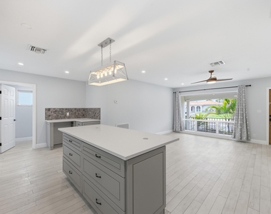 2120 Ne 62nd Court - Photo Thumbnail 10
